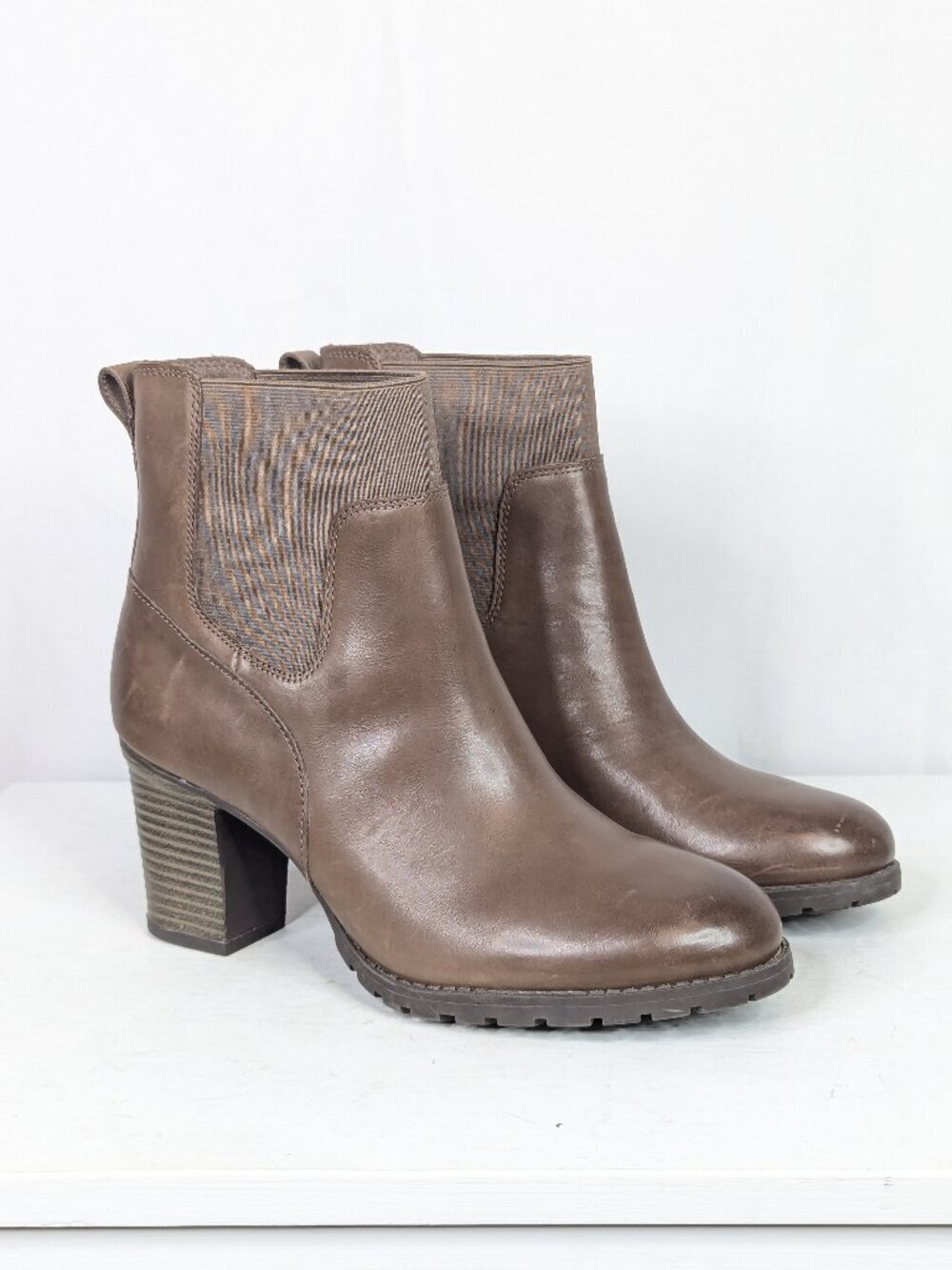 Clarks Verona Ease Taupe Leather Lug Sole Stacked Heel Chelsea Ankle Boots - 9